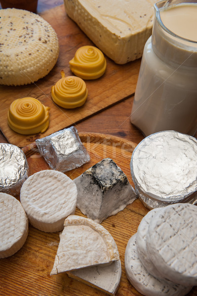 Ayarlamak farklı peynir camambert mozzarella füme Stok fotoğraf © olira