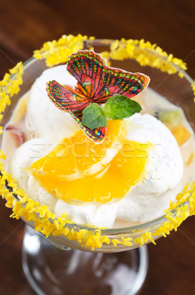 冰淇淋 甜點 獼猴桃 橙 裝飾 蝴蝶 商業照片 © olira