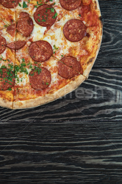 Savoureux pepperoni pizza table en bois restaurant table [[stock_photo]] © olira