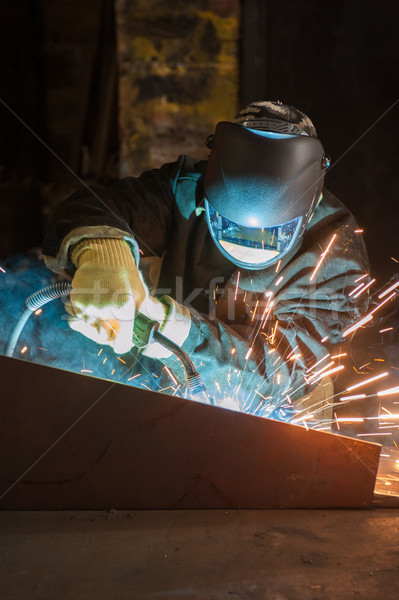 Arbeitnehmer Schweißen Metall Funken Fabrik Bau Stock foto © olira