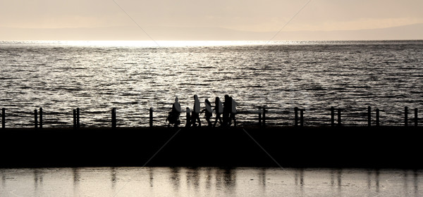 Bateau plage personnes ciel soleil coucher du soleil [[stock_photo]] © ollietaylorphotograp