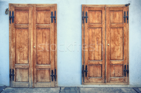 [[stock_photo]]: Deux · vieux · bois · porte · mur · château