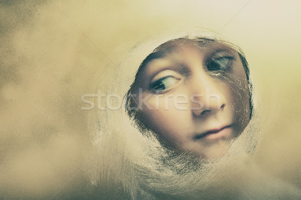 Kislány néz cédula koszos ablak lány Stock fotó © orla