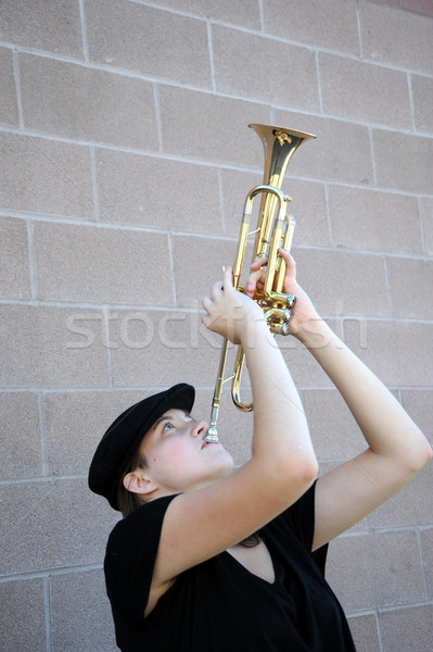Femminile tromba giocatore corno fuori Foto d'archivio © oscarcwilliams