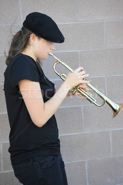 Női trombita játékos fúj duda kívül Stock fotó © oscarcwilliams