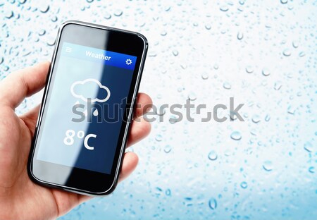 Mână smartphone vreme ploios fereastră Imagine de stoc © pab_map