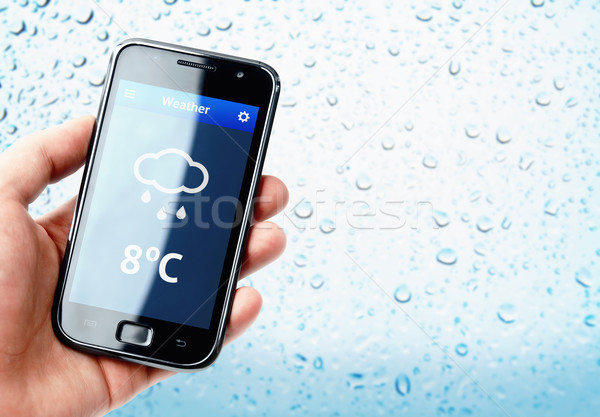 Hand halten Smartphone Wetter regnerisch Fenster Stock foto © pab_map