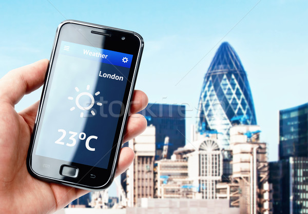 Stockfoto: Hand · smartphone · weer · Londen · scherm