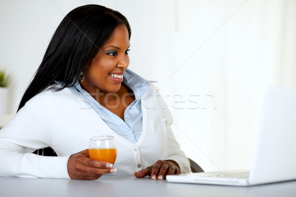 Bastante mulher jovem olhando laptop retrato Foto stock © pablocalvog