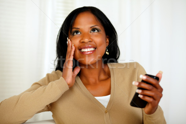 Zdjęcia stock: Czarnej · kobiety · telefonu · komórkowego · portret