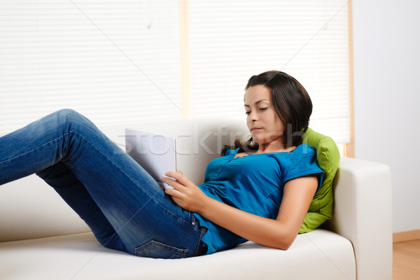 Femeie canapea confortabil portret frumos Imagine de stoc © pablocalvog