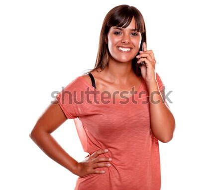 Foto stock: Mulher · jovem · olhando · falante · móvel · telefone · móvel · branco