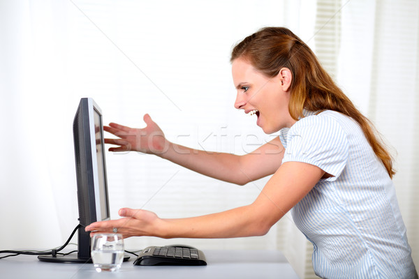 Animado mulher loira gritando retrato escritório Foto stock © pablocalvog
