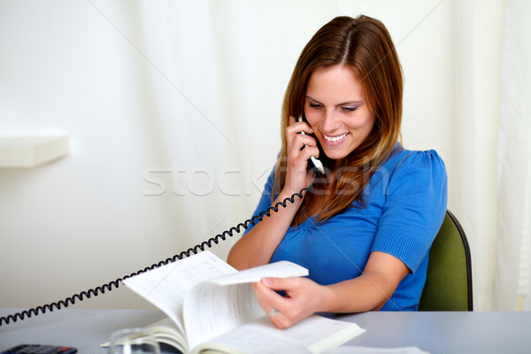 Stockfoto: Aantrekkelijk · blond · jonge · vrouw · telefoon · portret · vrouw