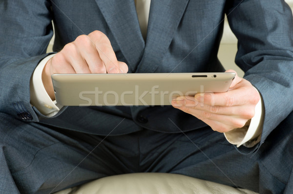 Táblagép kezek tart üzlet számítógép kéz Stock fotó © Pakhnyushchyy