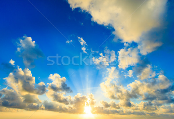 Nori Blue Sky cer peisaj vară albastru Imagine de stoc © Pakhnyushchyy