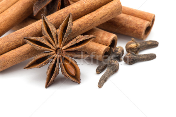 Foto stock: Clavos · anís · canela · aislado · blanco · alimentos