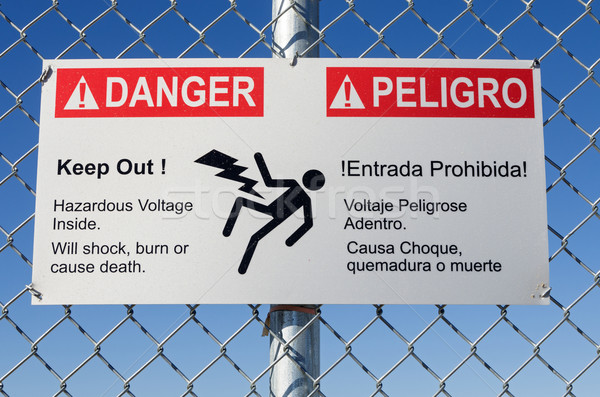 Pericolo pericolosi tensione segno fuori english Foto d'archivio © pancaketom