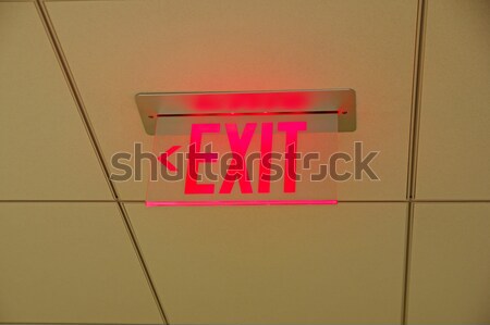 Foto stock: Teto · sinal · de · saída · vermelho · cair