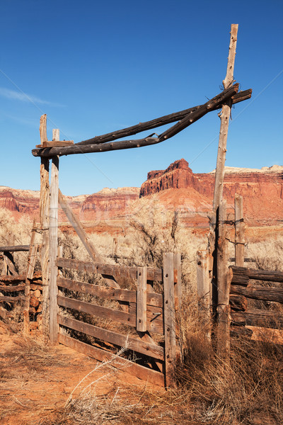 западной ранчо ворот вертикальный изображение старые Сток-фото © pancaketom