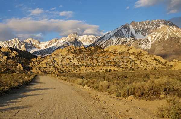 Estrada montanhas estrada de terra oriental Nevada Califórnia Foto stock © pancaketom