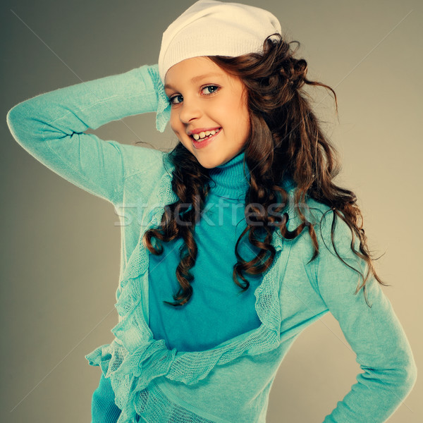 Mały piękna dziewczyna jesienią ubrania dziewczyna wiosną Zdjęcia stock © pandorabox