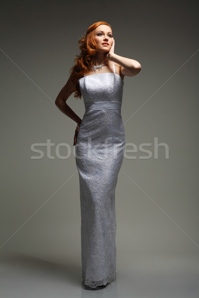 Fată rochie de mireasa modă mireasă tineri femeie Imagine de stoc © pandorabox