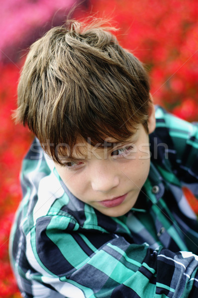 Menino camisas velho verde mãos Foto stock © papa1266