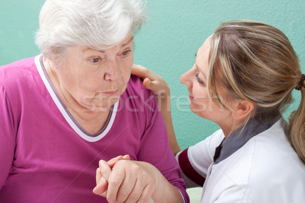 Arts home vrouwelijke bezoeken hand medische Stockfoto © Pasiphae