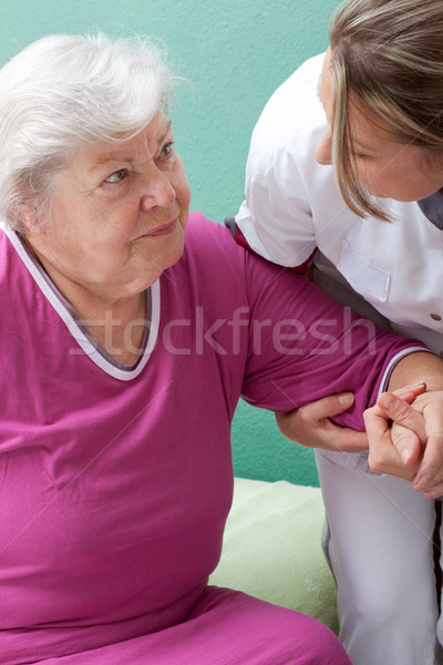 Infirmière patient up s'asseoir vers le bas main [[stock_photo]] © Pasiphae