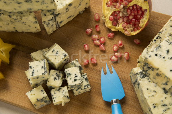 Formaggio tipo gorgonzola legno alimentare sfondo blu Foto d'archivio © paulovilela