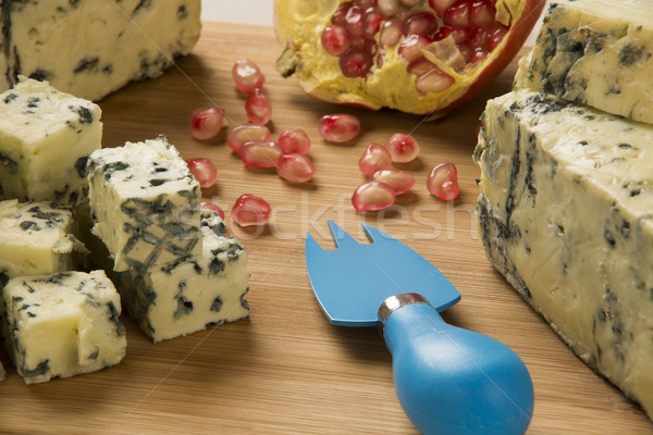 Formaggio tipo gorgonzola legno alimentare sfondo blu Foto d'archivio © paulovilela