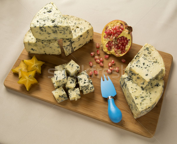 商业照片: 蓝乳酪    木    食品    背景    蓝色 / blue cheese on