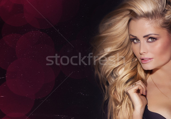 Portret mooie vrouw schoonheid blonde vrouw lang haar meisje Stockfoto © PawelSierakowski