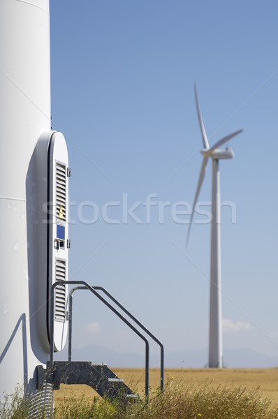 Intrare moară de vânt cer senin tehnologie verde fermă Imagine de stoc © pedrosala