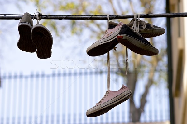Turnschuhe alten hängen Sport Schuhe schwarz Stock foto © pedrosala