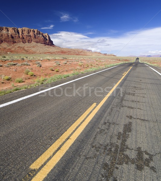 [[stock_photo]]: Autoroute · ciel · bleu · nuageux · nuages · route