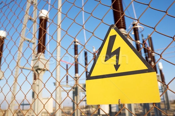 Zdjęcia stock: Hazard · elektryczne · podpisania · metal · ogrodzenia