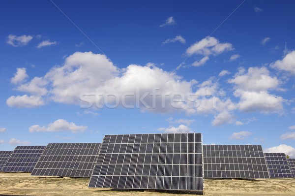 Zonne-energie groep zonnepanelen productie hernieuwbare elektrische Stockfoto © pedrosala
