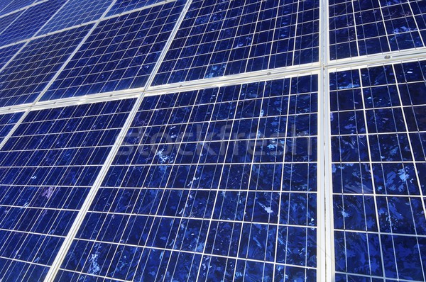 Güneş enerjisi ön plan fotovoltaik panel yenilenebilir enerji üretim Stok fotoğraf © pedrosala