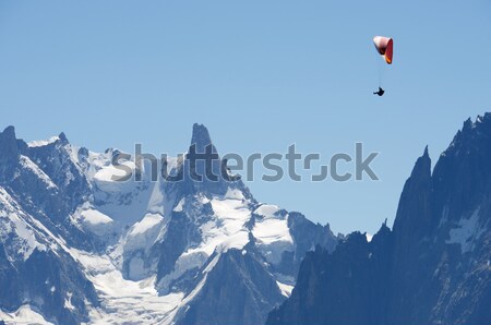 Alpi care zboară zăpadă munte albastru Imagine de stoc © pedrosala