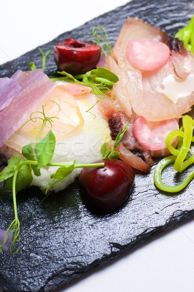 Salata de ton smântână servit tava alimente Imagine de stoc © pedrosala