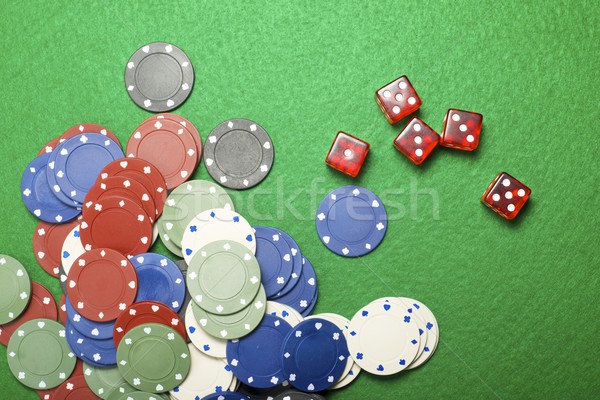 賭場 賭場籌碼 綠色 錢 背景 黑色 商業照片 © pedrosala