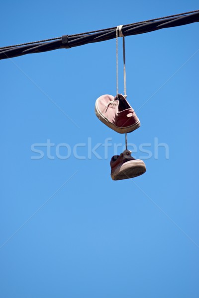 Oude opknoping hemel sport schoenen Stockfoto © pedrosala