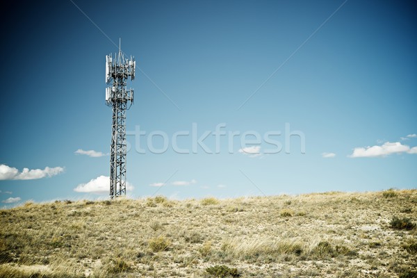 Telekomunikacja wieża Błękitne niebo działalności niebo telewizji Zdjęcia stock © pedrosala