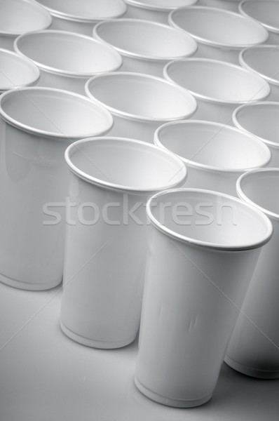 Tek kullanımlık bulaşık büyük bir grup beyaz plastik Stok fotoğraf © pedrosala