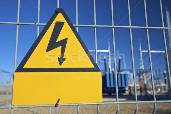Nagyfeszültség figyelmeztető jel kék ég technológia fém biztonság Stock fotó © pedrosala