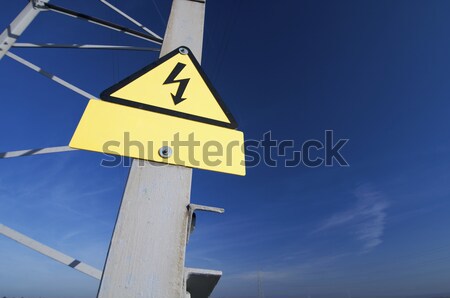 Hoogspanning teken gevaar hemel metaal veld Stockfoto © pedrosala