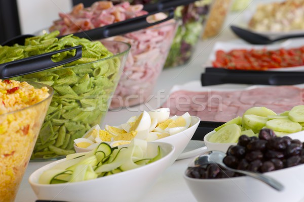 Buffet platos alimentos ensalada restaurante mesa Foto stock © pedrosala