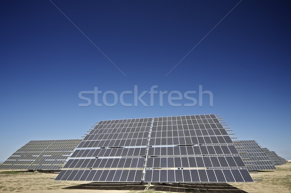 Mare panouri solare Blue Sky putere electricitate Imagine de stoc © pedrosala